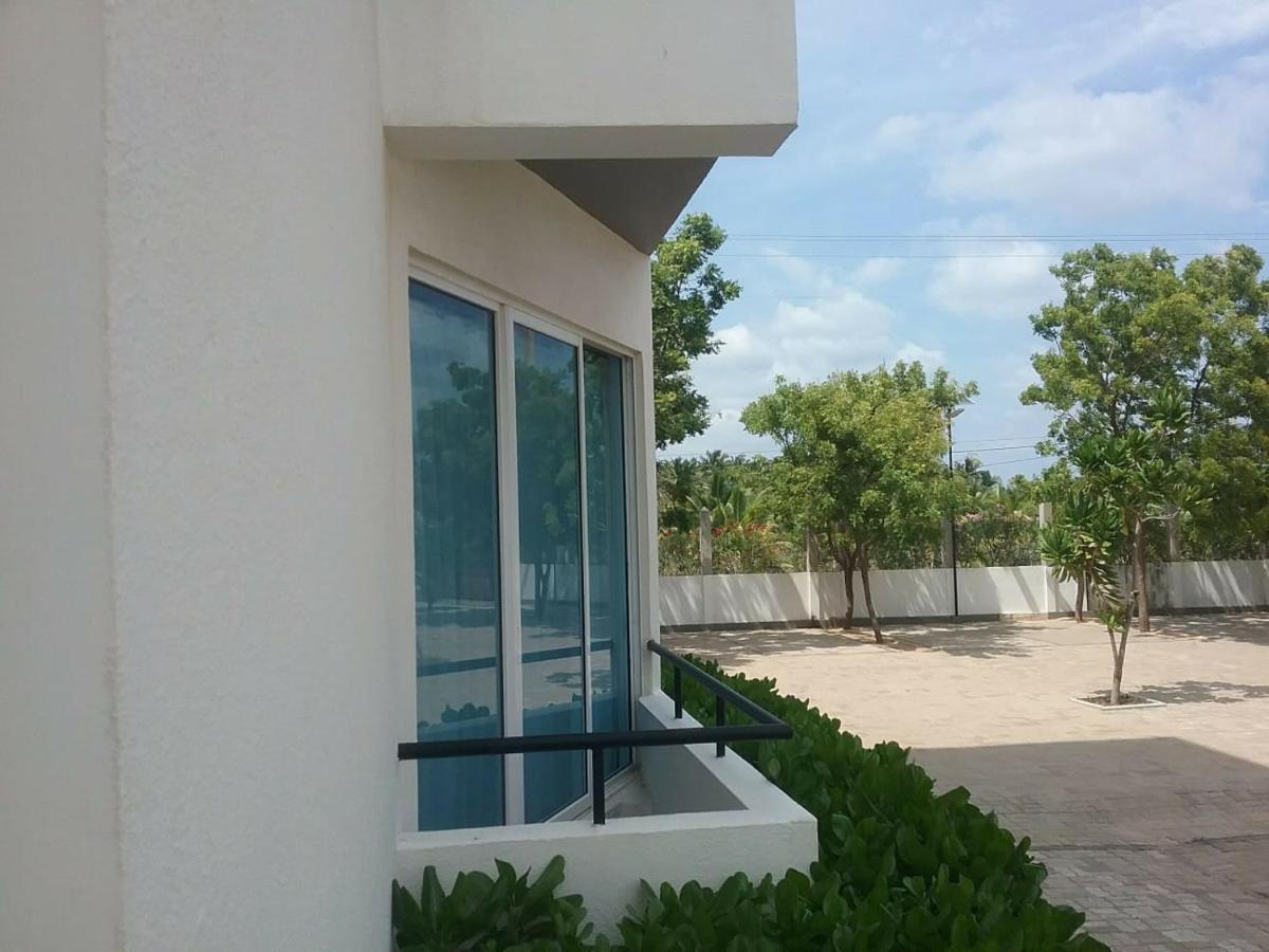 Trincomalee Ocean Front Condos Екстериор снимка